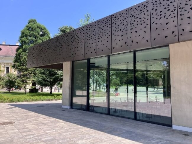 Impozáns lemezrács járófelületek Veszprém „Zöld szívében”