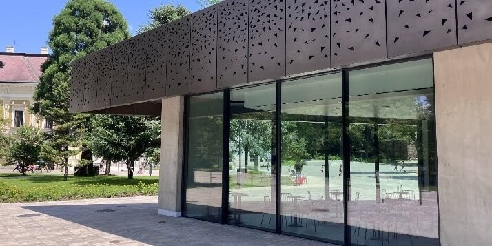 Impozáns lemezrács járófelületek Veszprém „Zöld szívében”